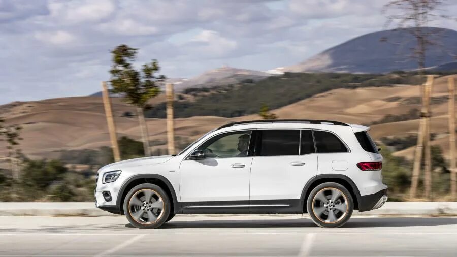 Новый мерседес глб 2025. Mercedes-benz glb. мерседес glb. glb 35. glb 2025.