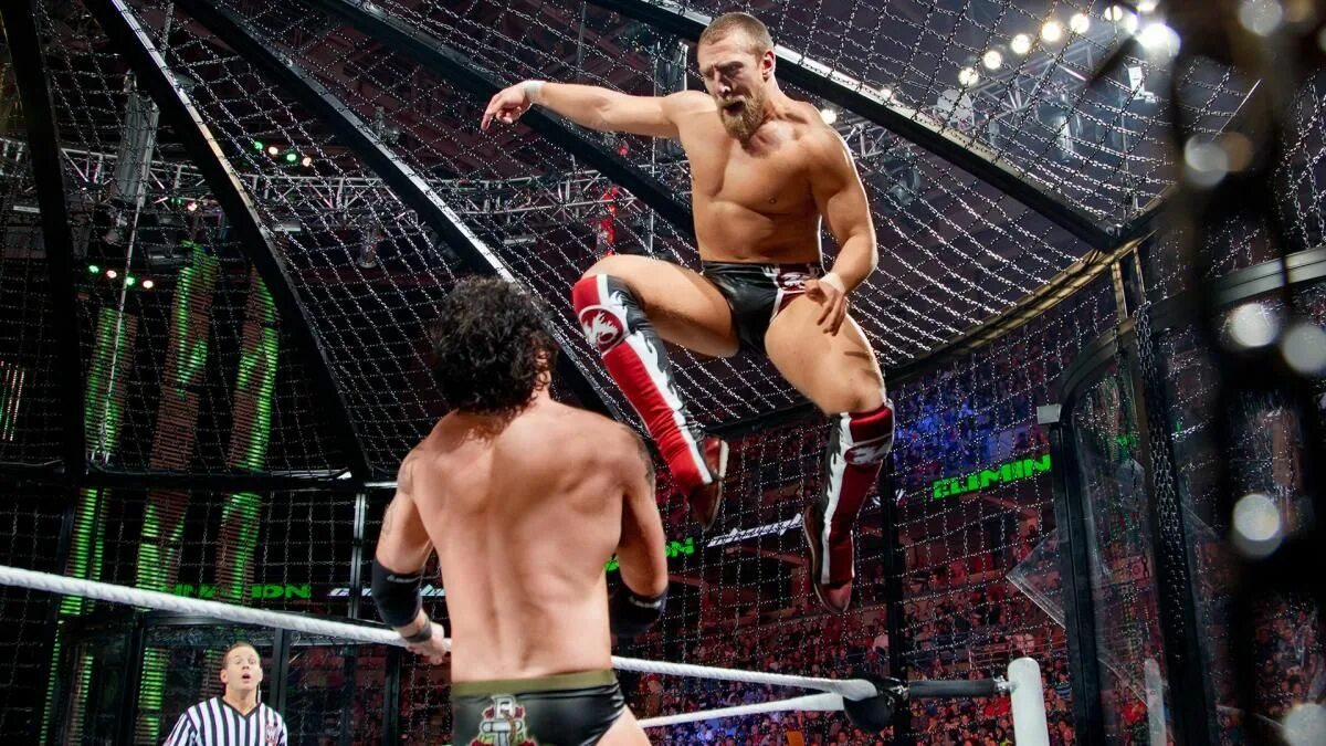 Wwe на русском от 545. WWE Elimination Chamber. Elimination Chamber 2011. WWE Elimination Chamber 2024. WWE бойцы 2010.