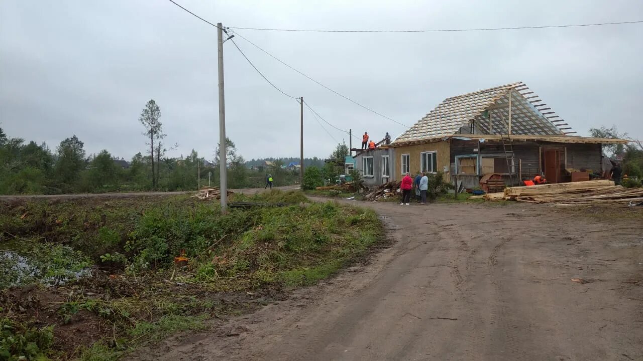 Андреаполь ураган 2 августа. Торнадо Андреаполь Тверская область. Торнадо в Андреаполе. Ураган в Андреаполе.