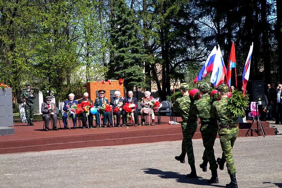 Глазуновка орловская область. Глазуновка парк. Глазуновка 9 мая. Больница глазуновка орловская область. Городское поселение глазуновка.