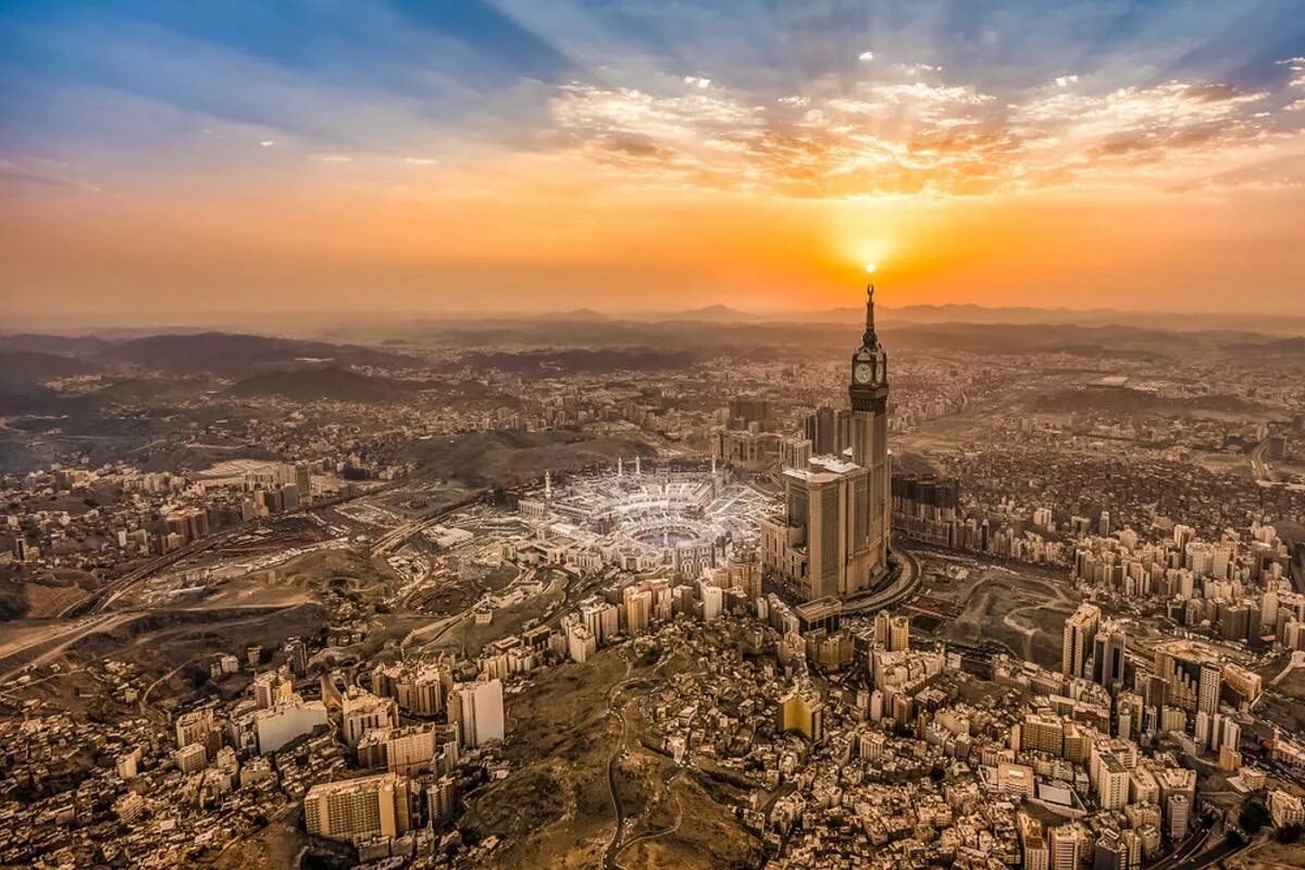 Г мекка. Город Мекка. Саудовская Аравия Мекка. Башня Абрадж Аль-Бейт. Мекка город в Саудовской.