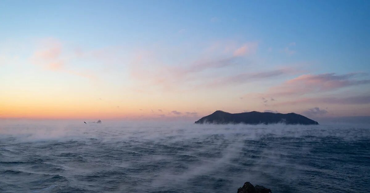 Кипящее море. Дальний Восток море. Далекое море. Море закипело.