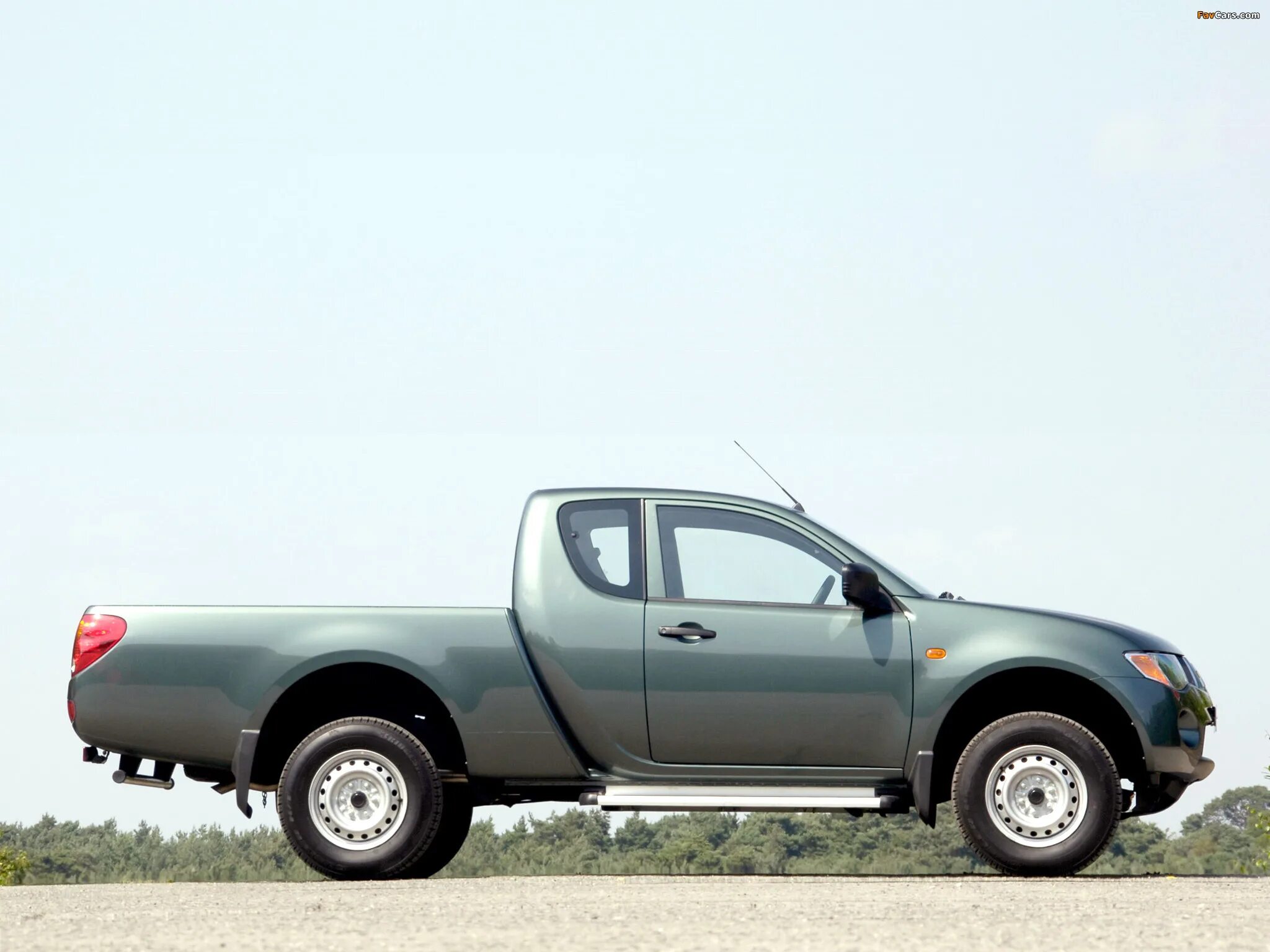 Митсубиси л200 багажник. Mitsubishi l200 2. Mitsubishi l200 грузовой бортовой. Митсубиси l200. Митсубиси л200.