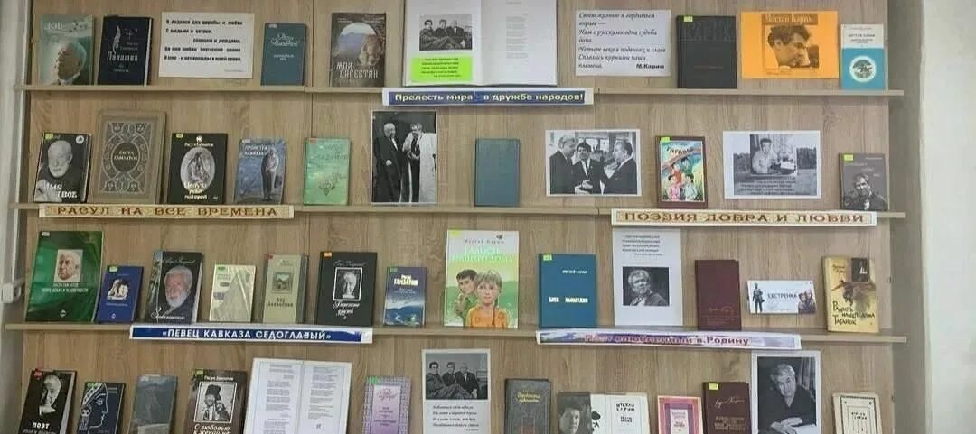 Выставка будем жить. Книжная выставка ко дню неизвестного солдата. Книжная выставка инсталляция. Книжная выставка сталинградская битва в библиотеке. Выставка книг сказки.