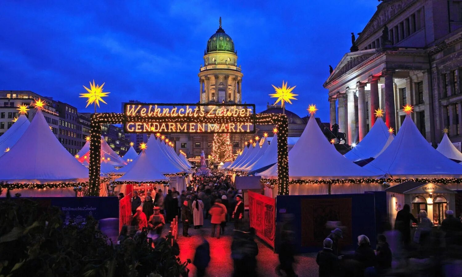 Блошиный рынок в берлине. Berlin market. Berlin market. Family market. Берлин рождество магазинчики.