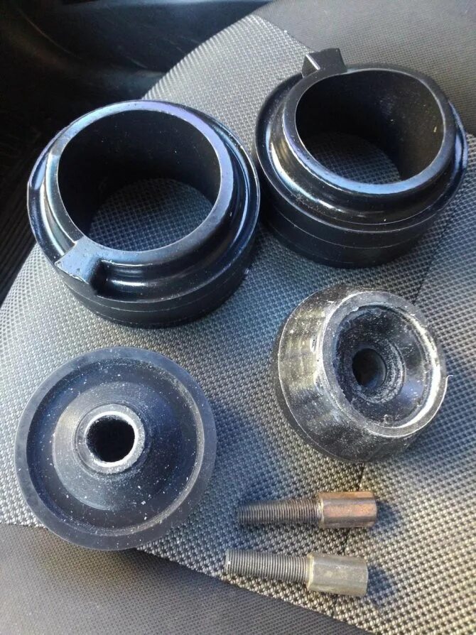 Задняя пружина солярис 2. Проставки под пружины хендай солярис 2012. Проставки под пружины хендай солярис 2012. Проставки солярис. Проставки для увеличения клиренса хендай солярис 2011.