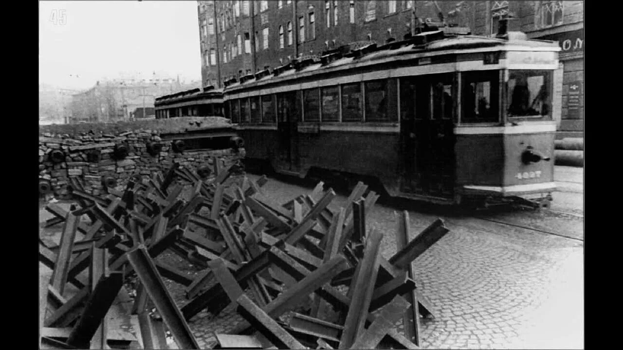 Ленинградский трамвай 1942. Вид общественного транспорта в блокадном ленинграде. Блокадный трамвай ленинграда. Блокадный ленинград зима 1942. Ленинград блокада ленинграда.