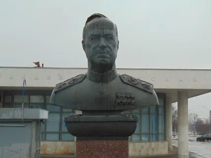 Памятники маршалам