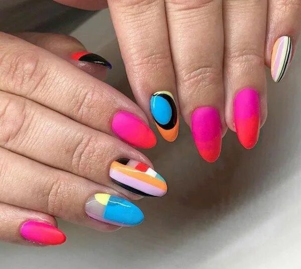 Маникюр дизайн новинки цветные Short colorful summer nail design ideas. / MÉLÒDÝ JACÒB Manicure, Square nails,