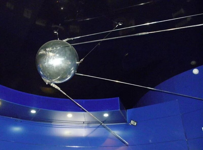 Про 1 спутник. Первый искусственный Спутник земли 1957 Королев.
