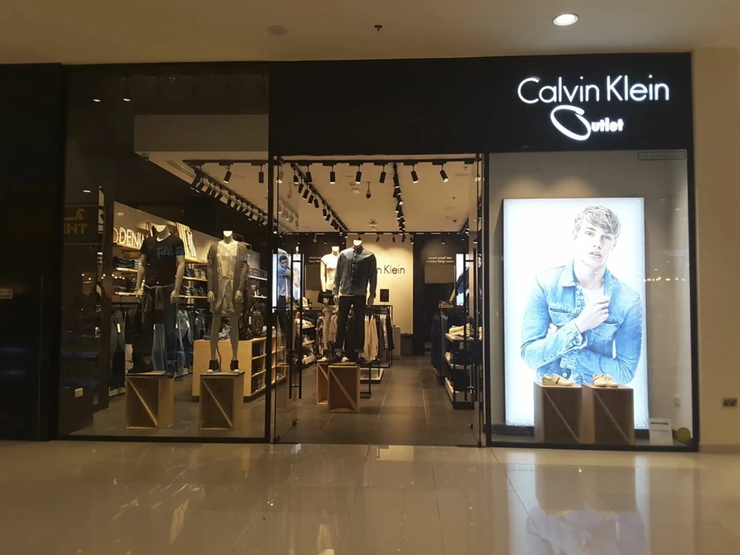 Кельвин кляйн магазин. Шрифт кельвин кляйн. Магазин ck calvin klein. Магазин ck calvin klein. Кельвин кляйн магазин.