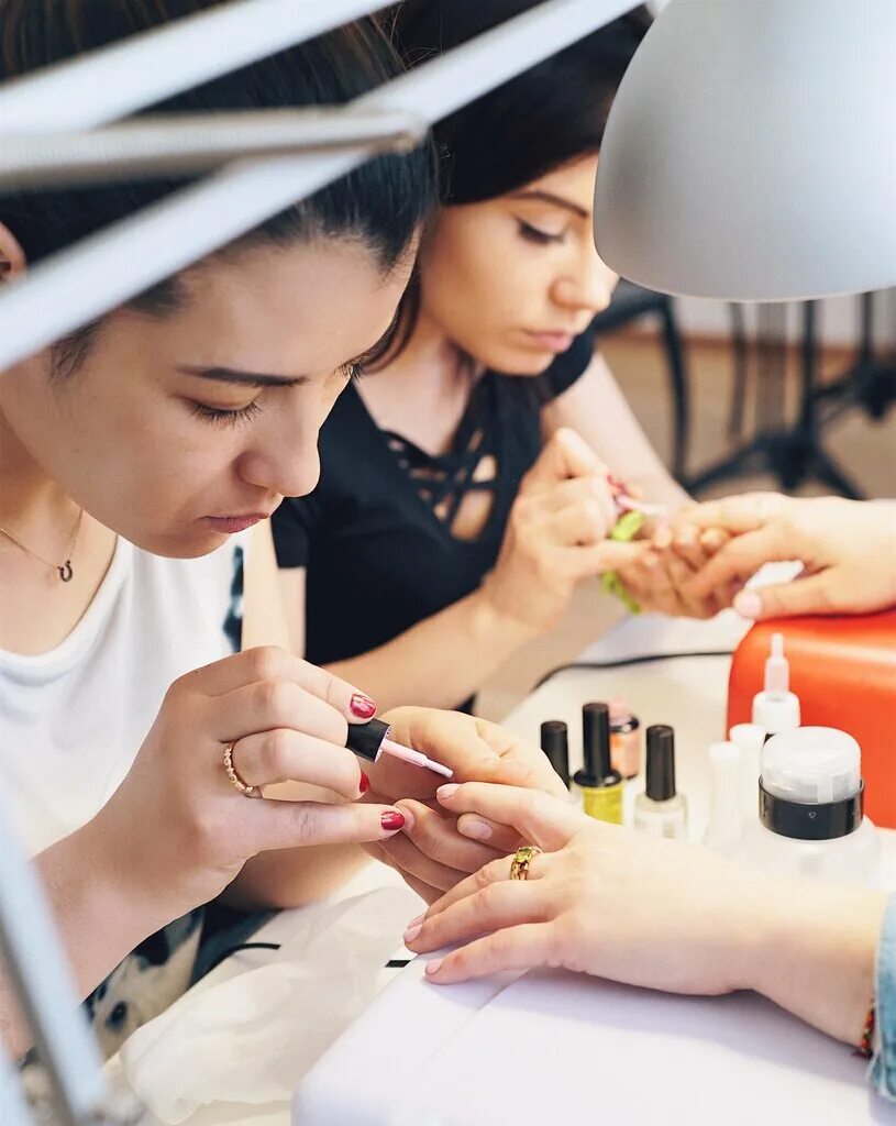 Школа маникюра и педикюра в москве. Курсы по маникюру в спб для начинающих. Курсы ногтей. Учебный центр футура в спб. Курсы по маникюру в спб для начинающих.