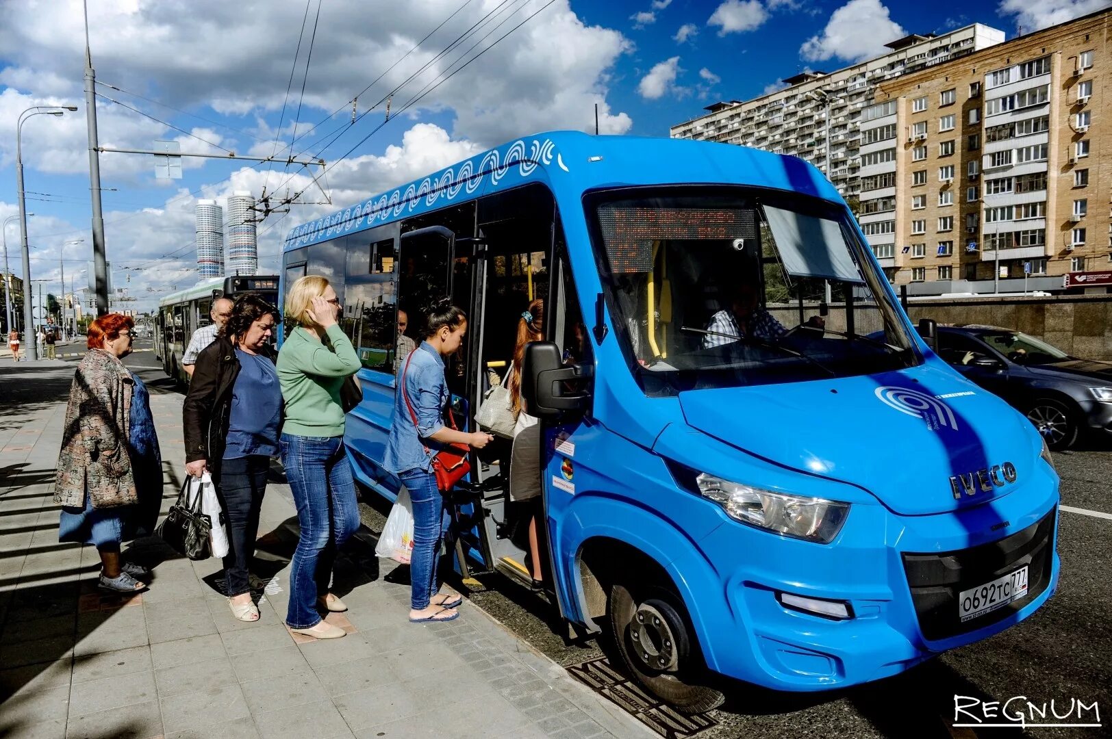 Маршрутка. Маршрутное такси в Москве. Автобус маршрутка. Маршрутки Москвы.