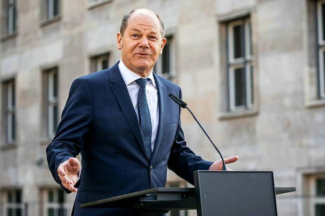 Olaf scholz. Олаф Шольц и Байден. Шольц канцлер Германии. Олаф Шольц - 2020- ?. Шольц канцлер смеётся.