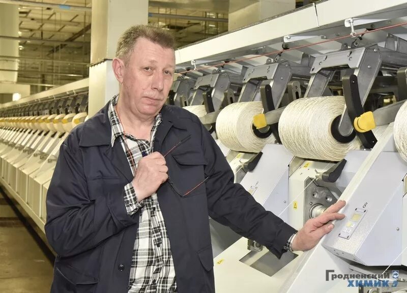 человек на фоне индустрии. директор оао "гродно азот" ляшенко игорь васильевич. химволокно гродно вакансии. химволокно гродно вакансии. химволокно гродно вакансии.