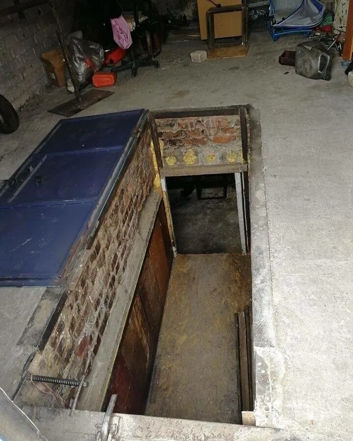 Ремонтная яма. Смотровая яма в гараже. Металлическая яма в гараж. Смотровая яма с погребом в гараже. Смотровая яма с погребом.