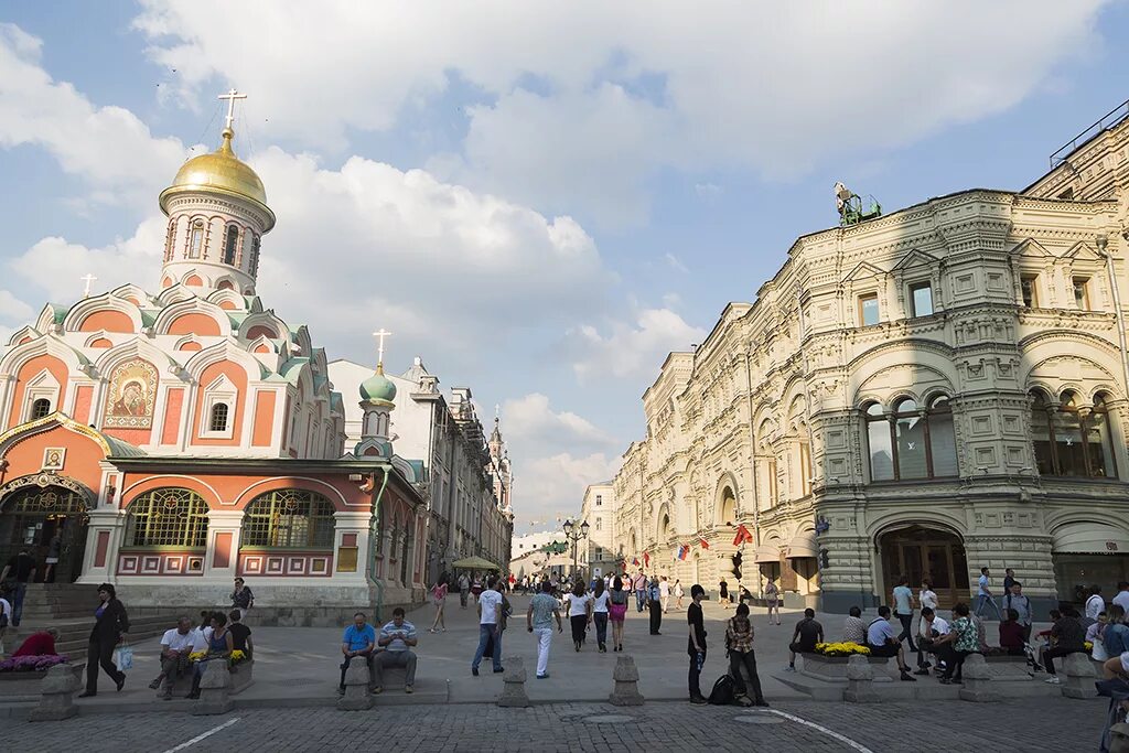 Улицы москвы погулять. Никольская улица пешеходная. Никольская улица храм. Арбат Никольская улица. Кузнецкий мост храм.