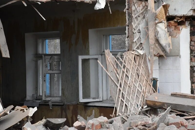 Дома для расселения аварийного жилья. Программа переселения из ветхого и аварийного жилья. Переселение из аварийного жилья инфографика. Аварийное жилье расселение собственников. Снос ветхого жилья своими руками.