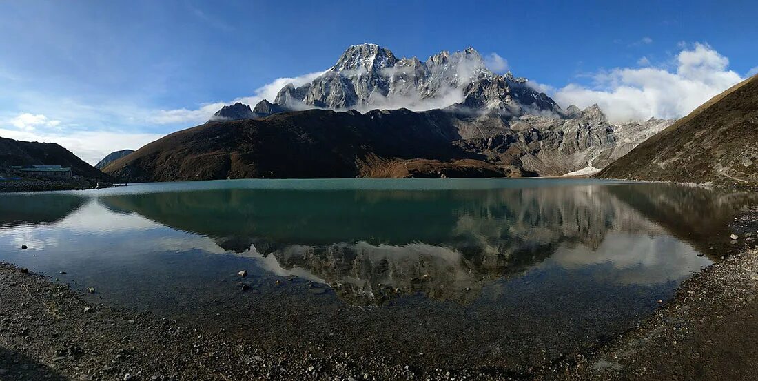 Гималаи озера. Озеро Гокио Непал. Озеро в Гималаях. Непал горы Гималаи озера. Gokyo Lakes Trek.