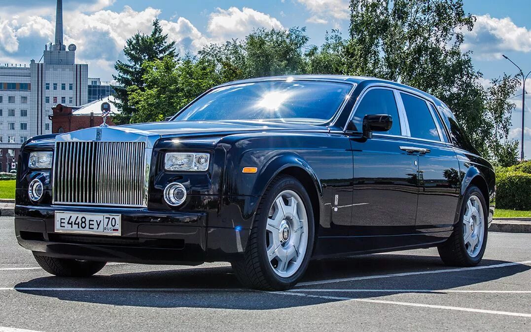 Роллс ройс россия. Роллс Ройс Фаэтон. Rolls Royce Phantom Black. Rolls-Royce Phantom v чёрный. Роллс Ройс Фантом Томск.