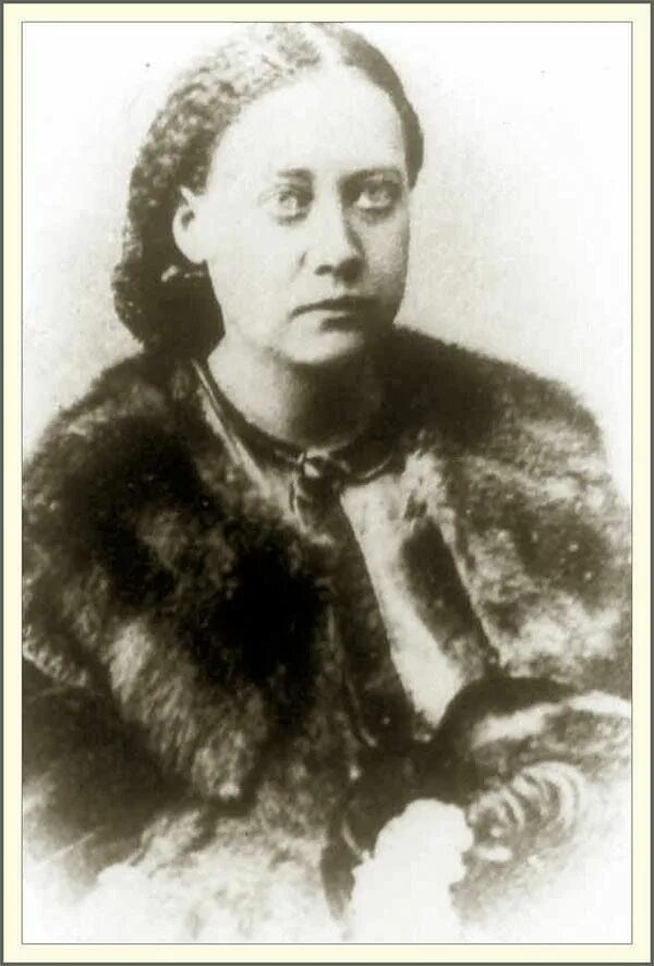 Е п и центр. Helena Petrovna Blavatsky.