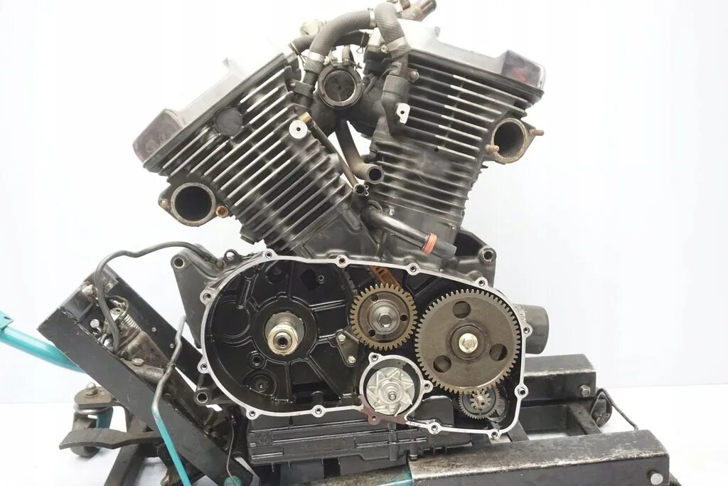 Aston martin vulcan. Двигатель кавасаки вулкан 1500. 8 ford. Авто двигатель уплотнители. Двигатели вулкан.