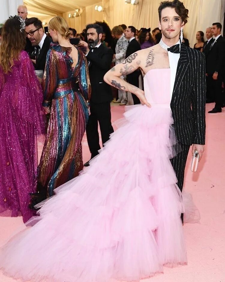 Что такое met gala. Мет гала. met gala 2019. мет гала 2019 костюмы.
