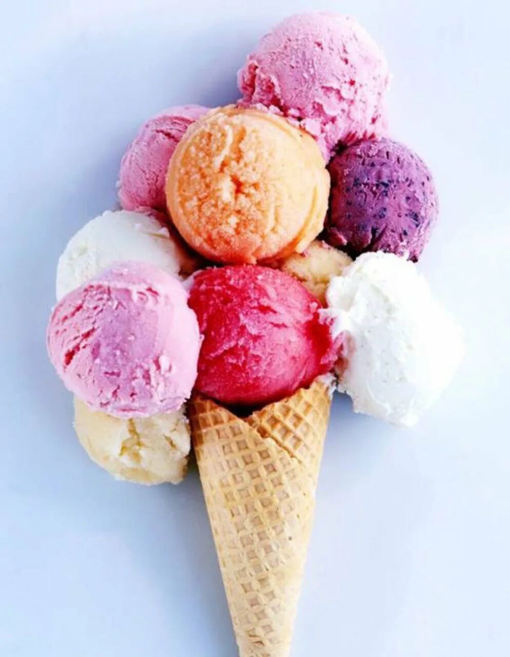 Мороженки 1. Айс Крим мороженщик. Шарик мороженого в рожке. Красивое мороженое. Мороженое рожок.