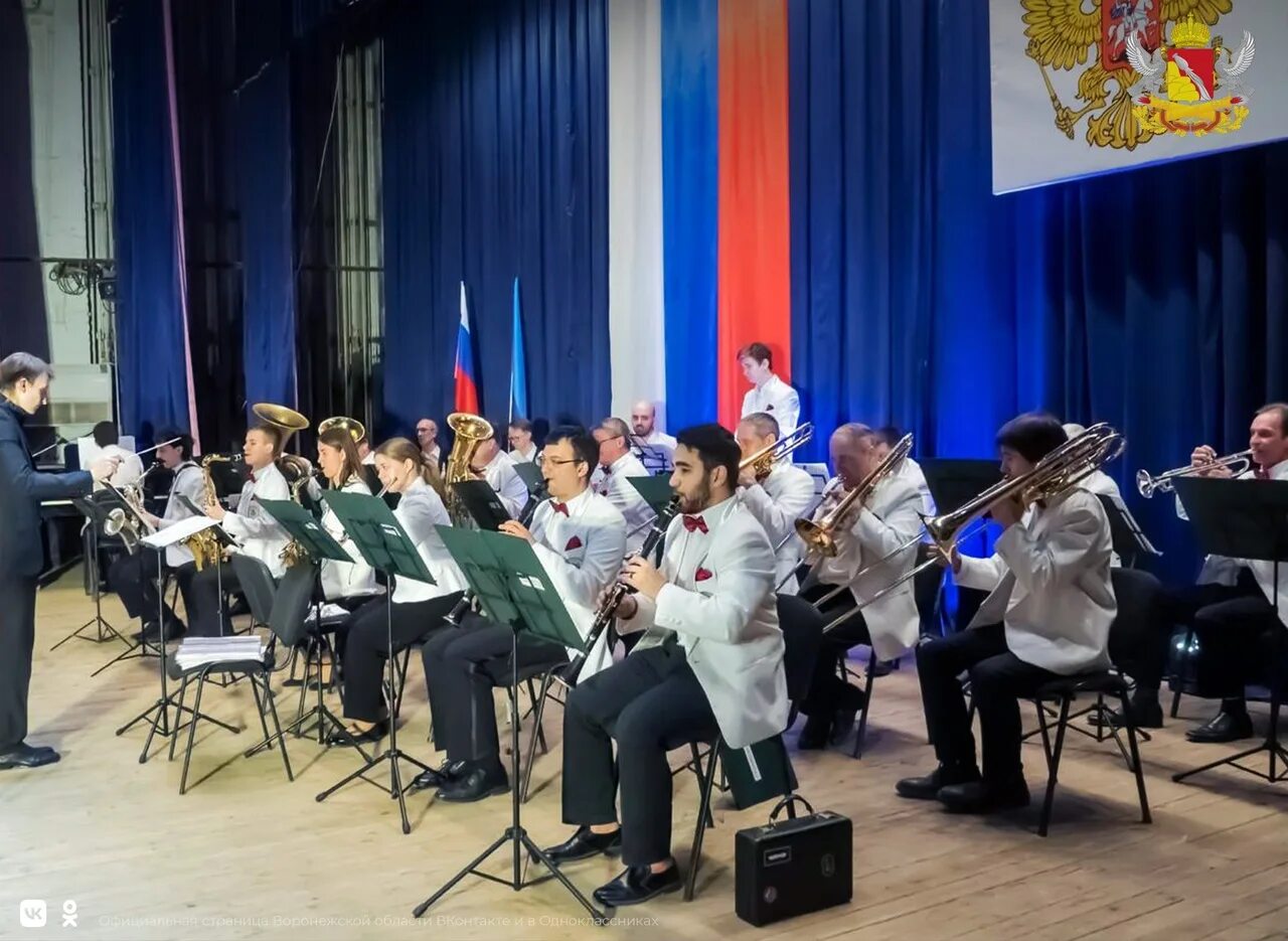 Оркестр Луганской филармонии. Эстрадный оркестр. Оркестр народных инструментов. Концерт оркестра. Эстрадно духовой оркестр