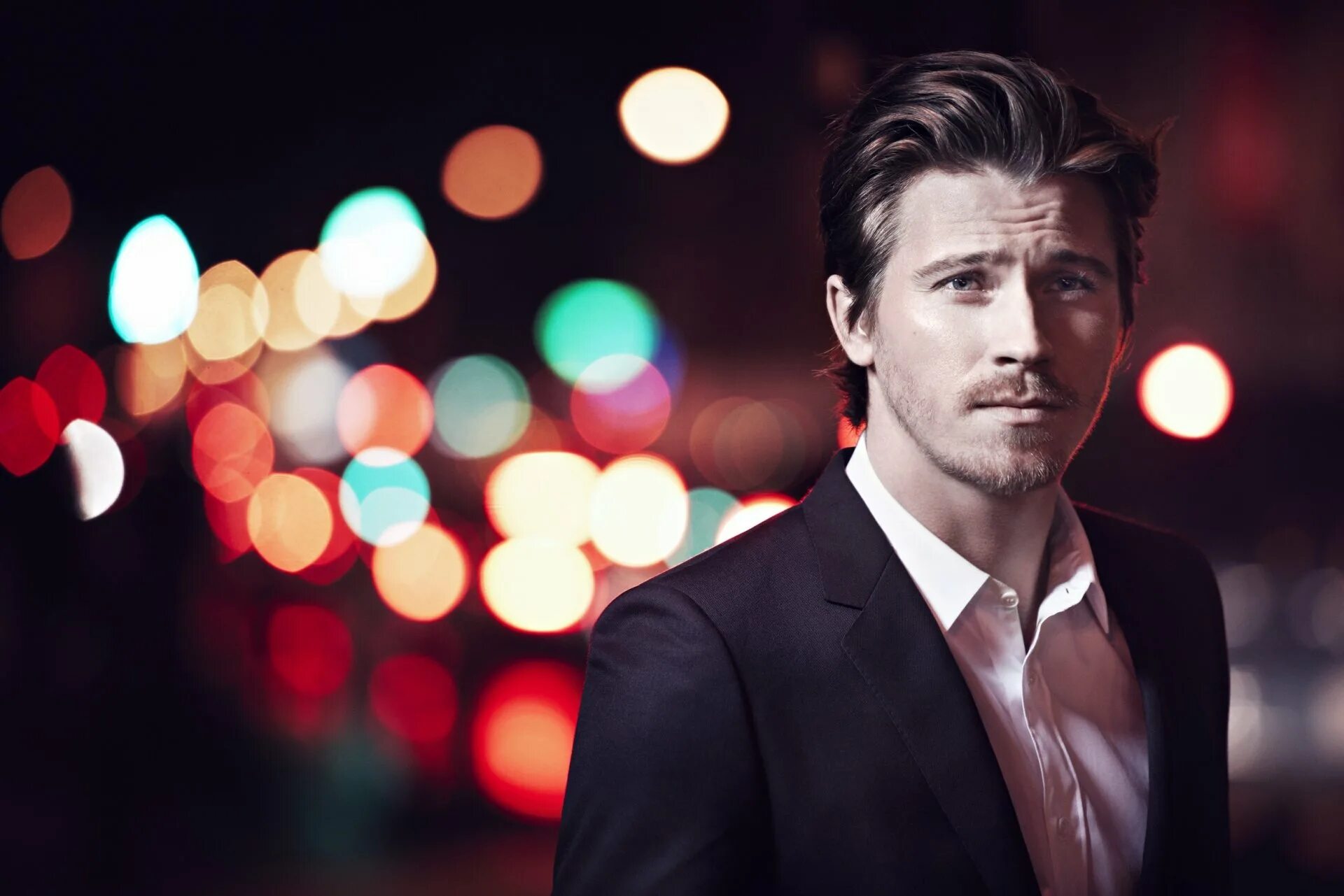 Экрана мужчина. Garrett Hedlund. Гаррет Хедлунд фотосессии. Гаррет Хедлунд рост. Мужчина.