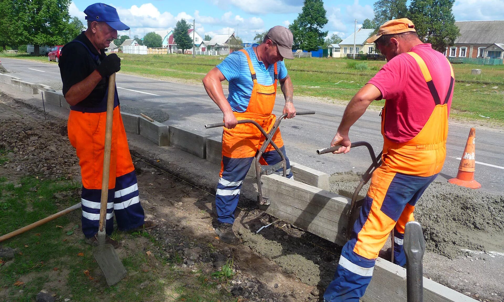 требуется дорожный рабочий. профессия дорожный рабочий. муп ж к х шилово разнорабочий. костюм дорожник. американский дорожный рабочий.