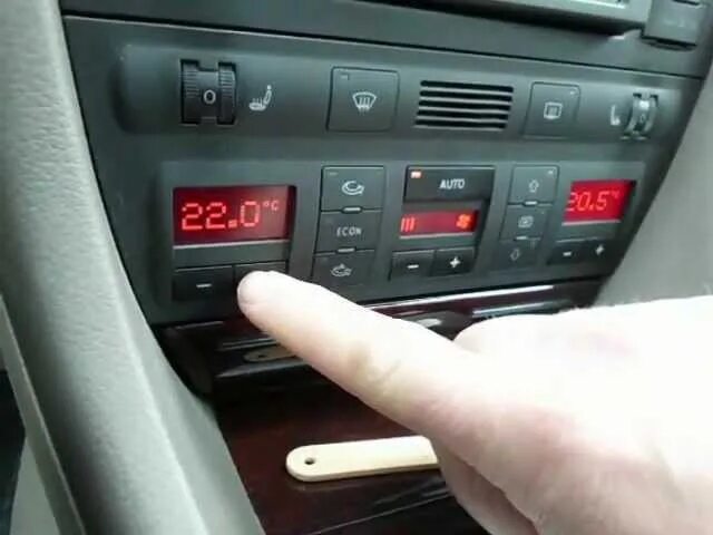 Кнопка подогрева заднего стекла ауди а8 д2. Блок климата ауди а4 б6. А6 с5 как включить. А6 с5 как включить. Ауди а6 с5 2001 год климат-контроль.