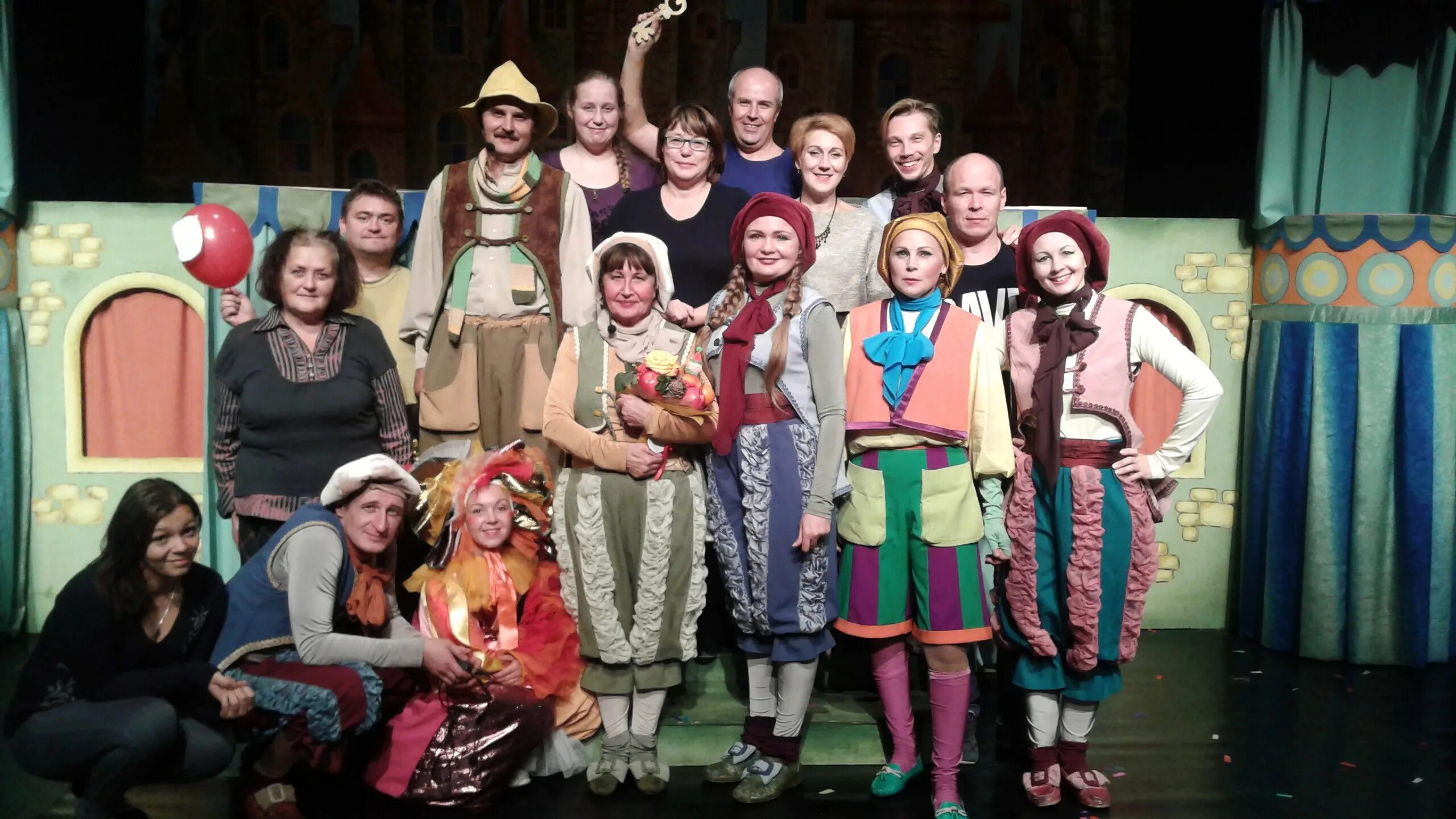 Театр петрушка сургут новый год. Театр петрушка сургут официальный сайт. Прыгающая принцесса. Афиша сургут филармония петрушка. Принцесса крапинка.