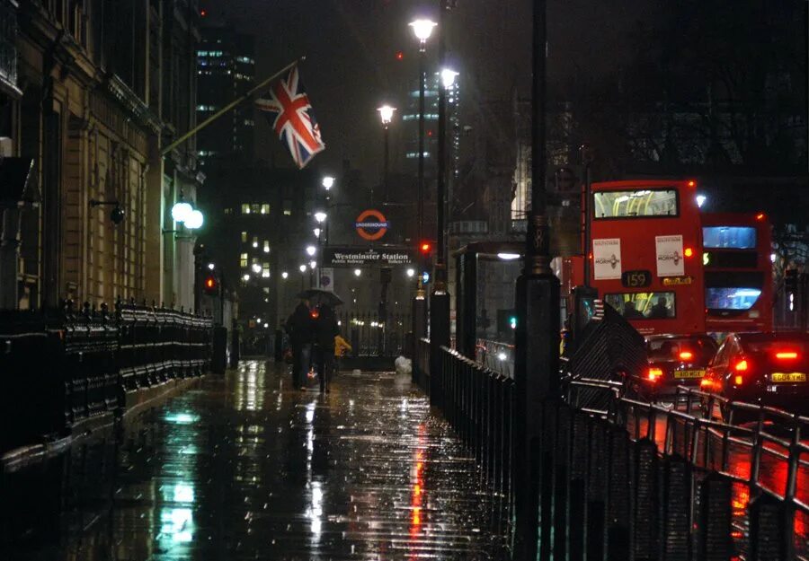 Дождливый Лондон. Лондонская улица ночью. Дождливые улицы Великобритании. Дождливые улицы Лондона.