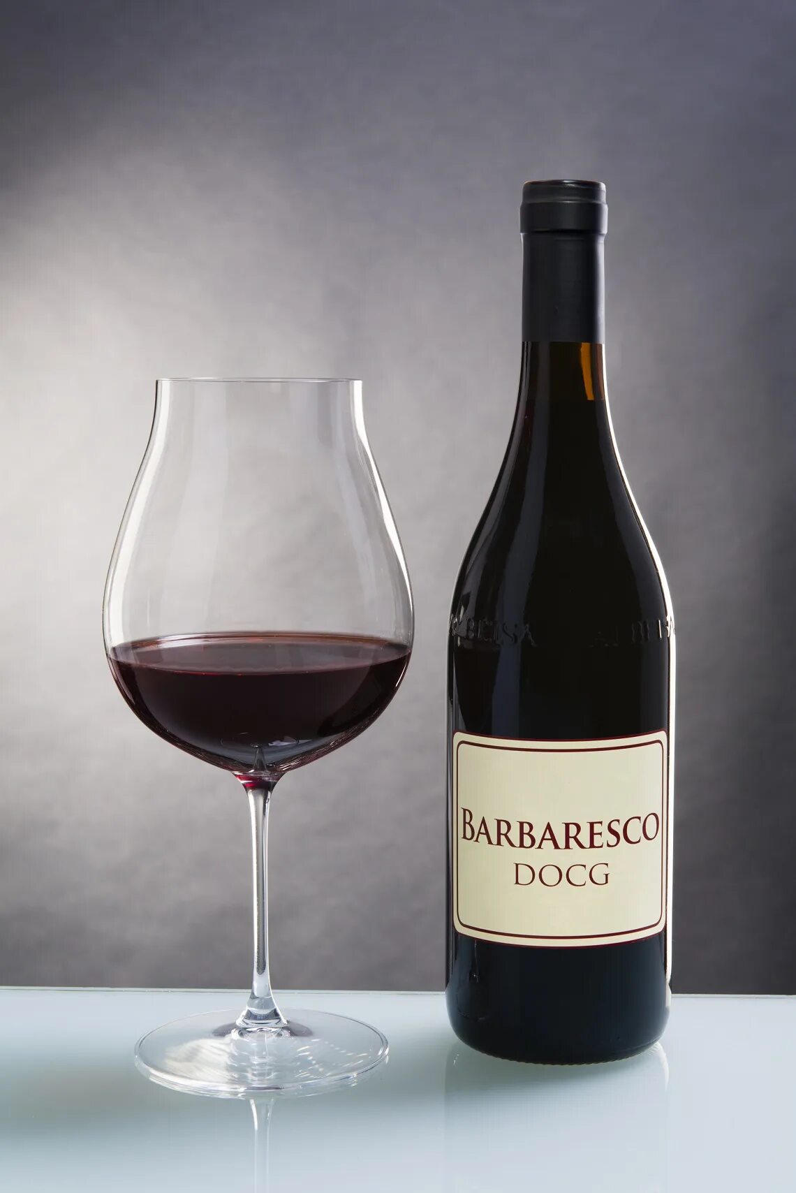 Цена самого дорогого вина. Бароло и Барбареско. Вино Барбареско Канова. Дорогое вино. Самое дорогое вино.