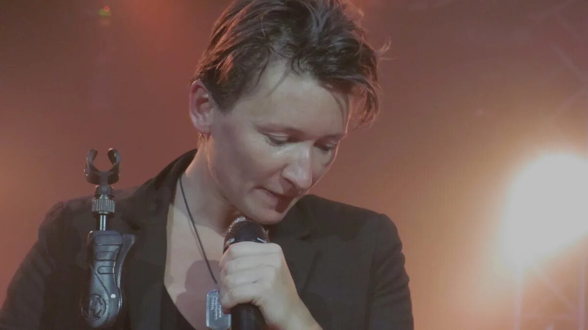 Арбенина краснодар 2022. Ночные снайперы арбенина и сурганова. Двойники арбениной. Сурганова 2012. Ночные снайперы солистка.