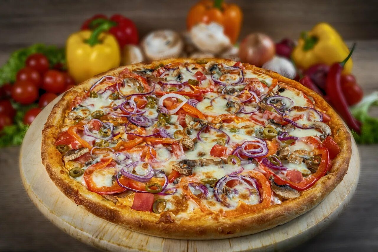 Пицца. Пицца овощная. Итальянская пицца. Пицца с овощами. Огромная пицца.