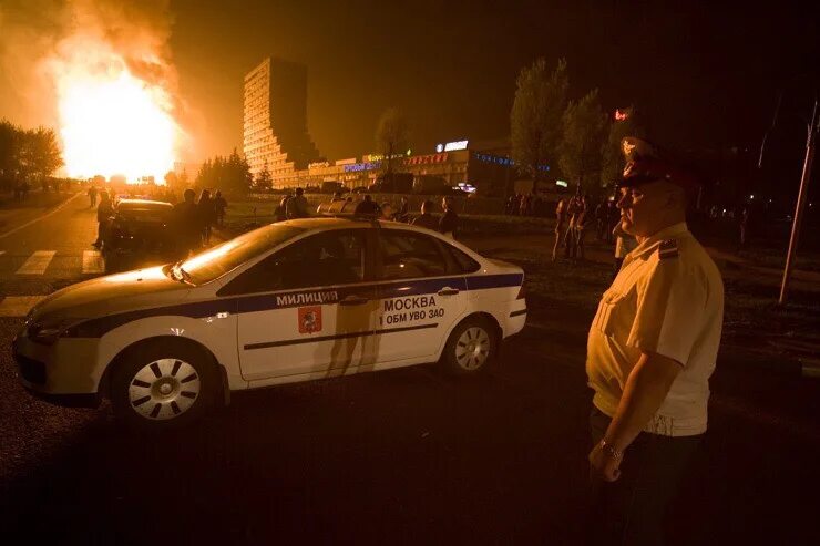 Взрыв газопровода в Москве 2009. Взрыв газа на Озерной 2009. Газовый факел в Москве авария. 9 Мая Озерная улица взрыв.