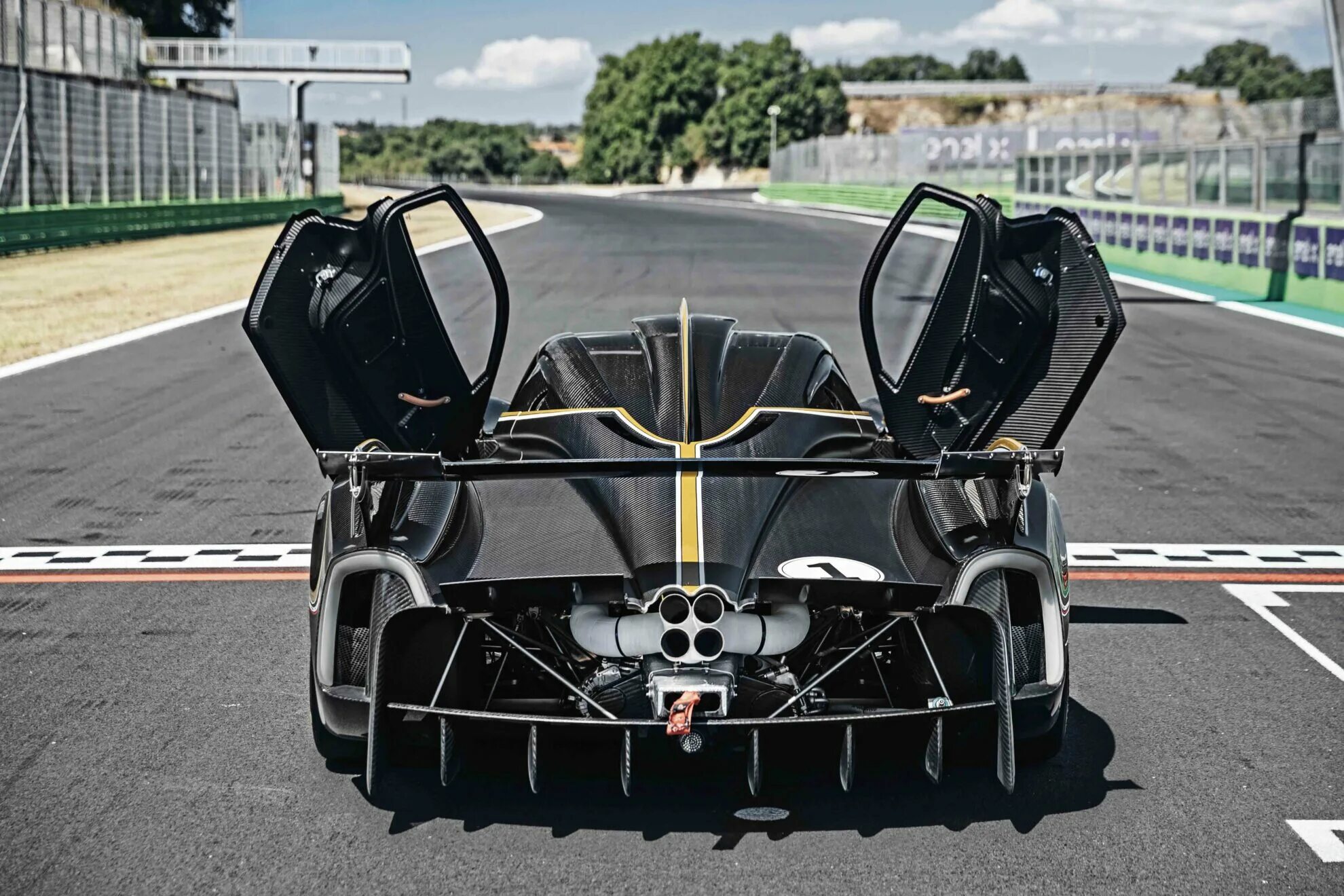 Pagani automobili s p a. Pagani huayra r. pagani 2025. lincoln masina motor 2025. drawing picture of pagani.