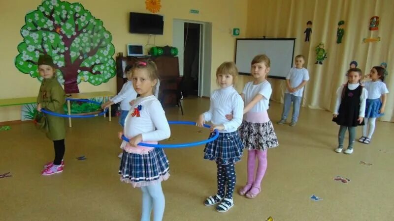 Мбдоу д/с 7 г вязьма смоленская область. Вяземский паровоз. Вязьма площадь. Вязьма паровоз-памятник эш-4290. Паровоз ст вязьма.