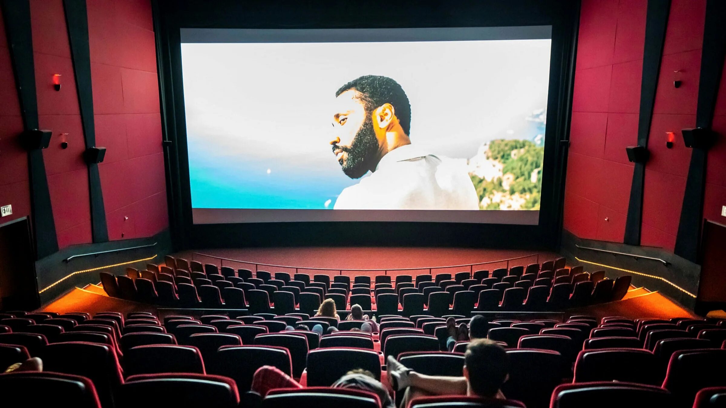 Люди в кинотеатре. Кинотеатр удивление от людей. Кинотеатр сильвер воскресенск. Хэппи синема саратов. Cinema izle.