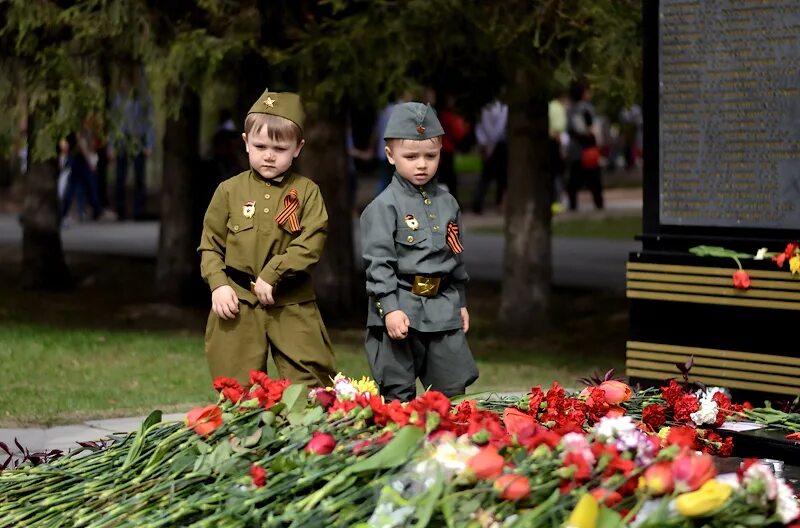 День Победы для детей. Празднование дня Победы. Дети войны. Посвященный Дню Победы. Дети защитники родины