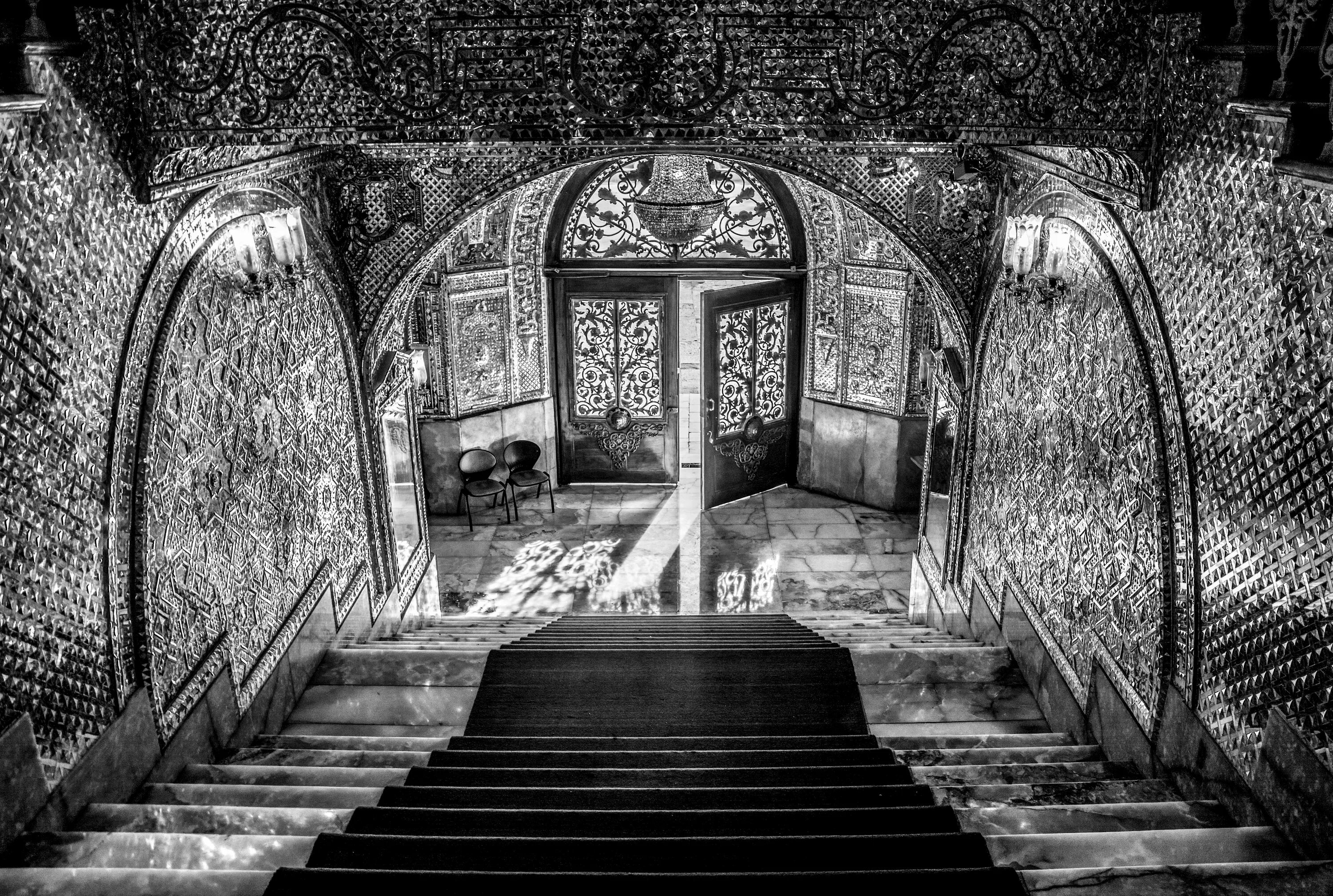 Hall of Mirrors эффект. Зеркало Еиналеж. Art nouveau Stairs. Hall of Mirrors как выглядит.