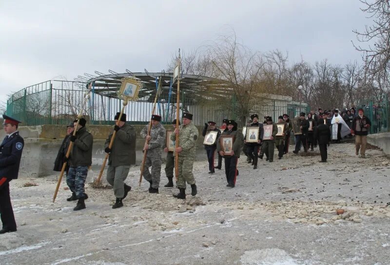 красный десант крещение. с крещением десантники. март православные храмы. снежный десант в селе смоленском. церковь марии магдалины ростовская область.