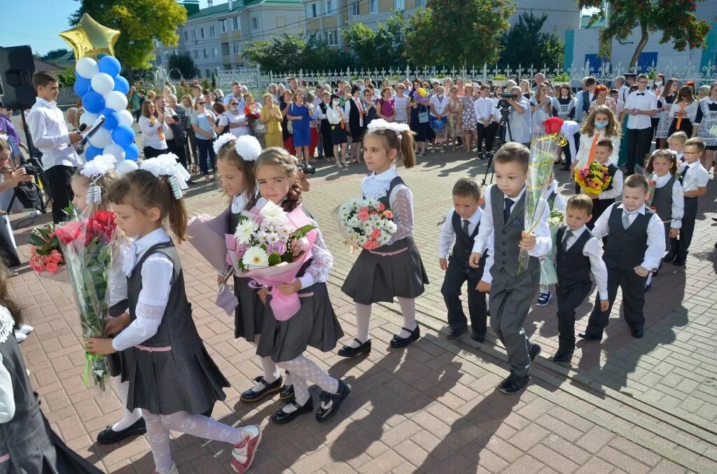 Школа 16 белгород. Школа 7 Губкин. Город Губкин 14 школа. Школа 16 Губкин. Школа 13 Губкин.