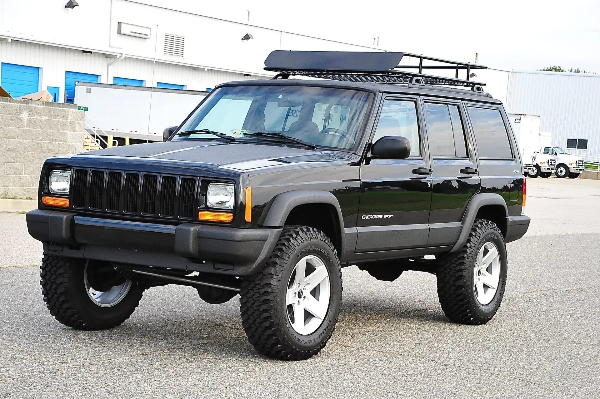 7 hemi. Jeep cherokee 4x4. 2004 махиндра армада. 7 v8. Grand 4x4.