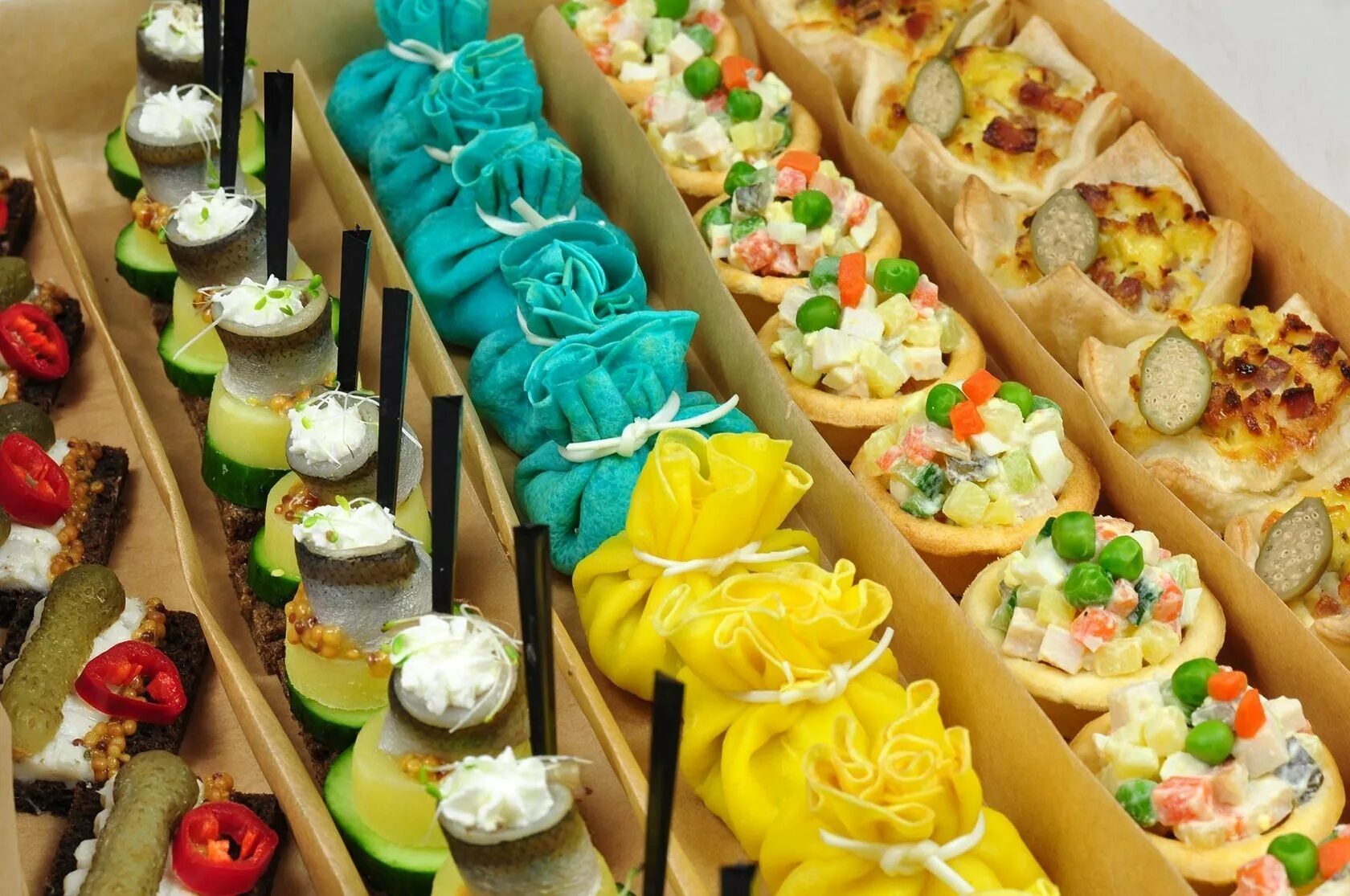 сладкие канапешки. новогодние пирожные. канапе для детей на день рождения. рецепты сладких закусок. цезарь в тарталетках.