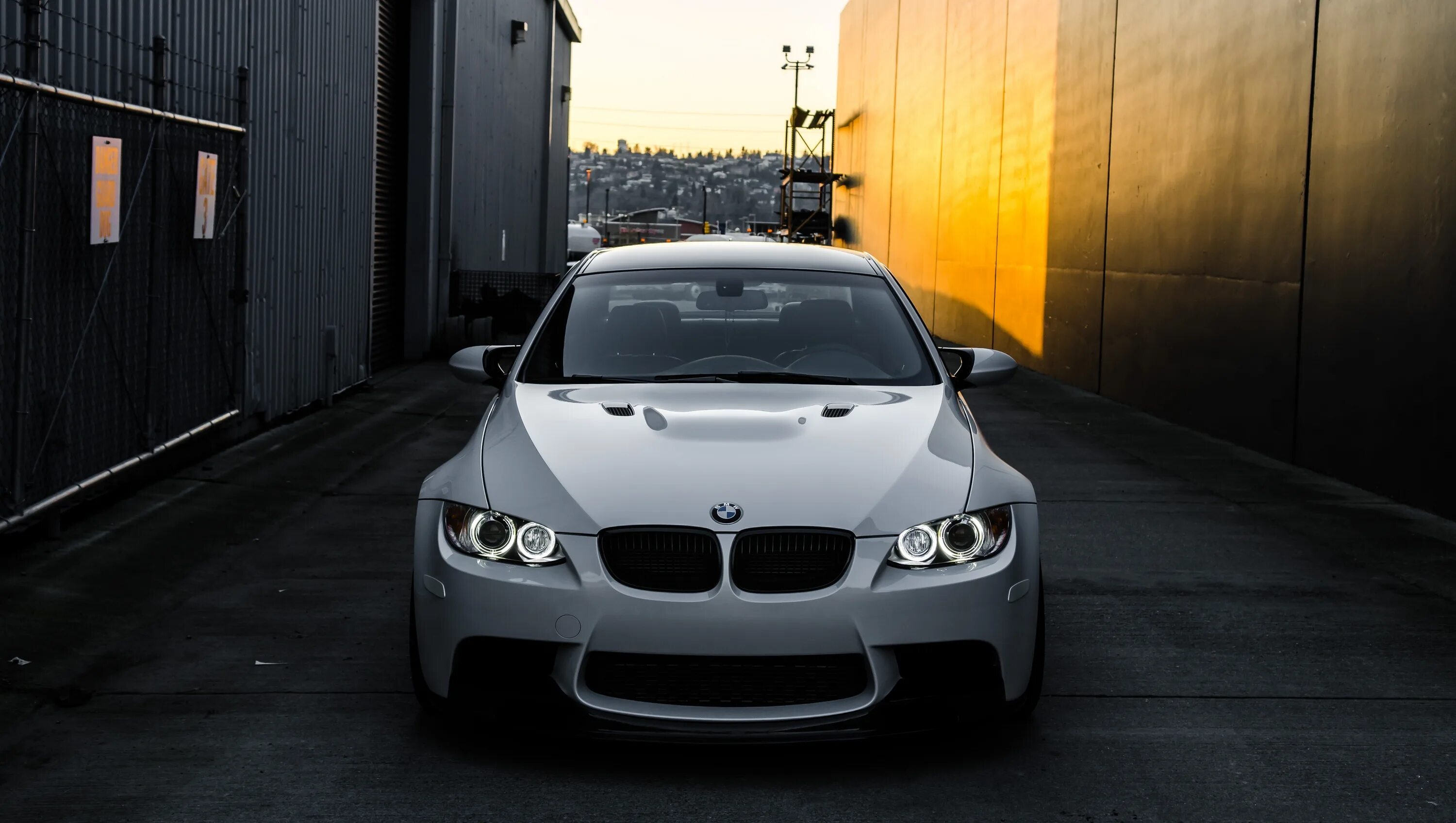 1280 1024 16. BMW m3 e92 White. BMW m3 e92 белая. BMW e92 белая. BMW m3 e92 Grey.