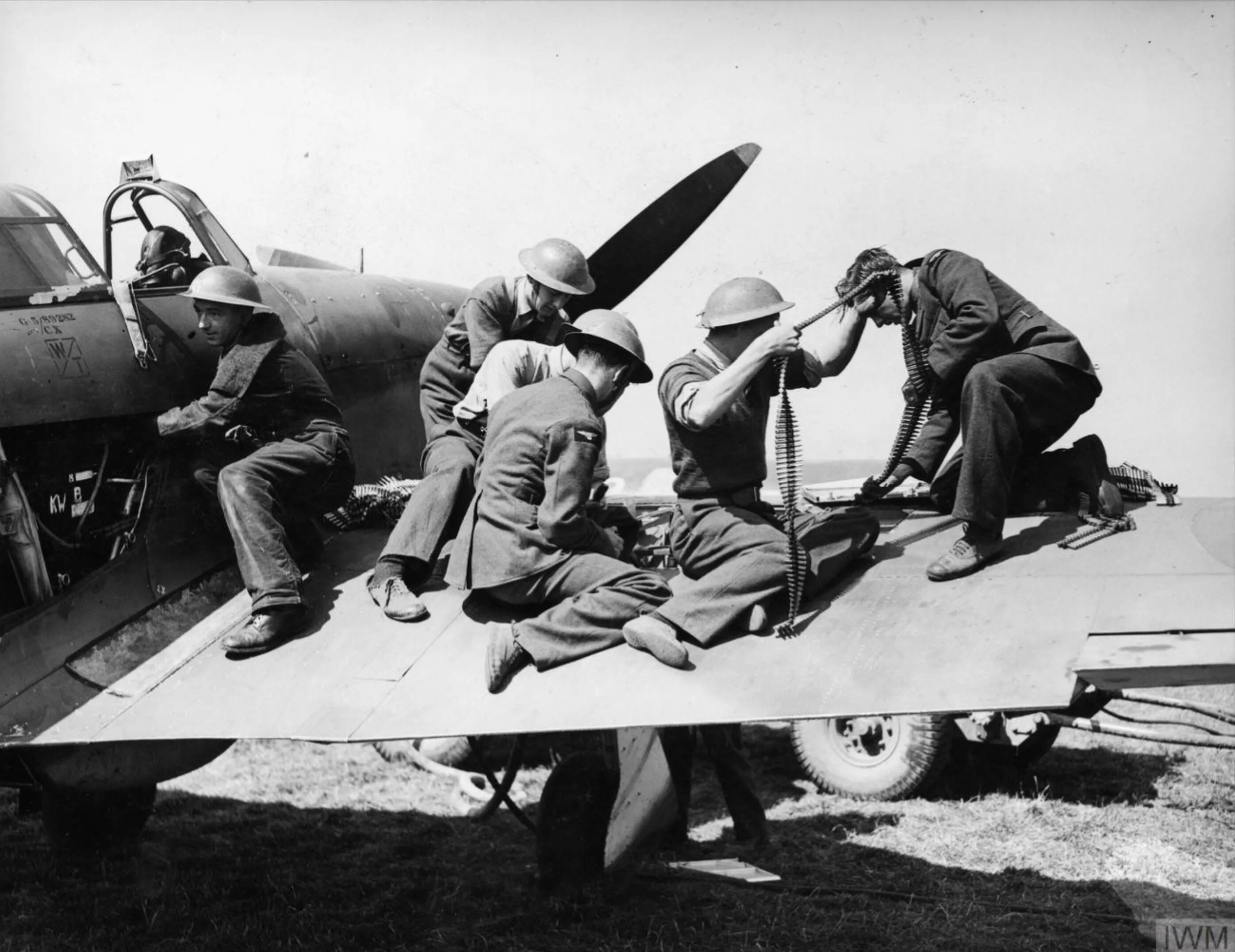 Битва за британию 1940. Raf 1940. 43 sqn raf organization ww2. тактический знак royal air forces 1940. a battle of britain hurricane.