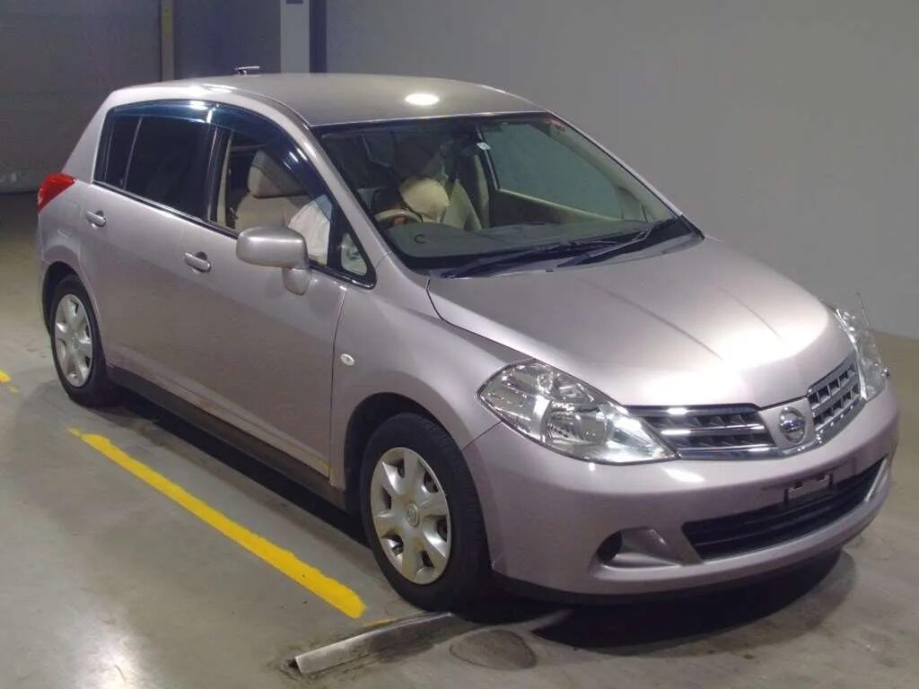 Ниссан японской сборки. Nissan tiida c11. Ниссан тиида 2011 хэтчбек. Ниссан японской сборки. Ниссан кашкай первого поколения.